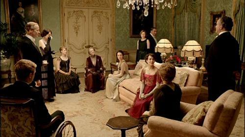 downton-abbey-s2-e6-drawing-room-x-400